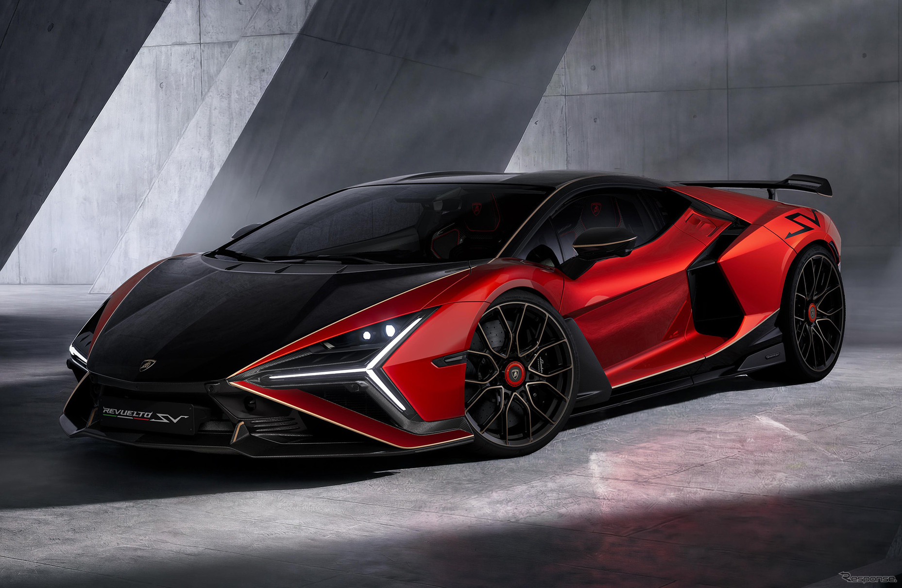 ランボルギーニの新V12フラッグシップ『レヴエルト SV』発表、価格は1.2億円超か