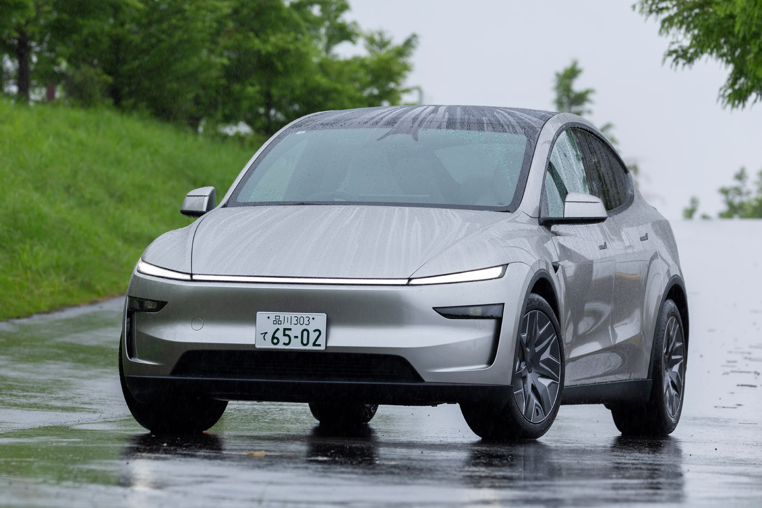 【テスラ モデルY L 新型試乗】ボディも航続距離も延びて3列シートSUVに、人気もうなずける仕上がりだ