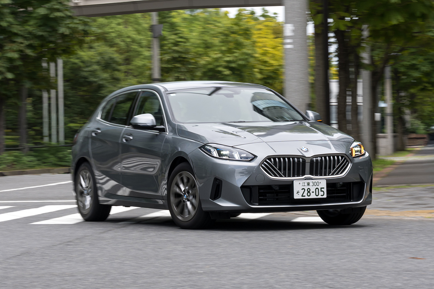 【BMW 120オリジナル 新型試乗】ただの廉価版ではない、「原点」を冠した車名の理由とは