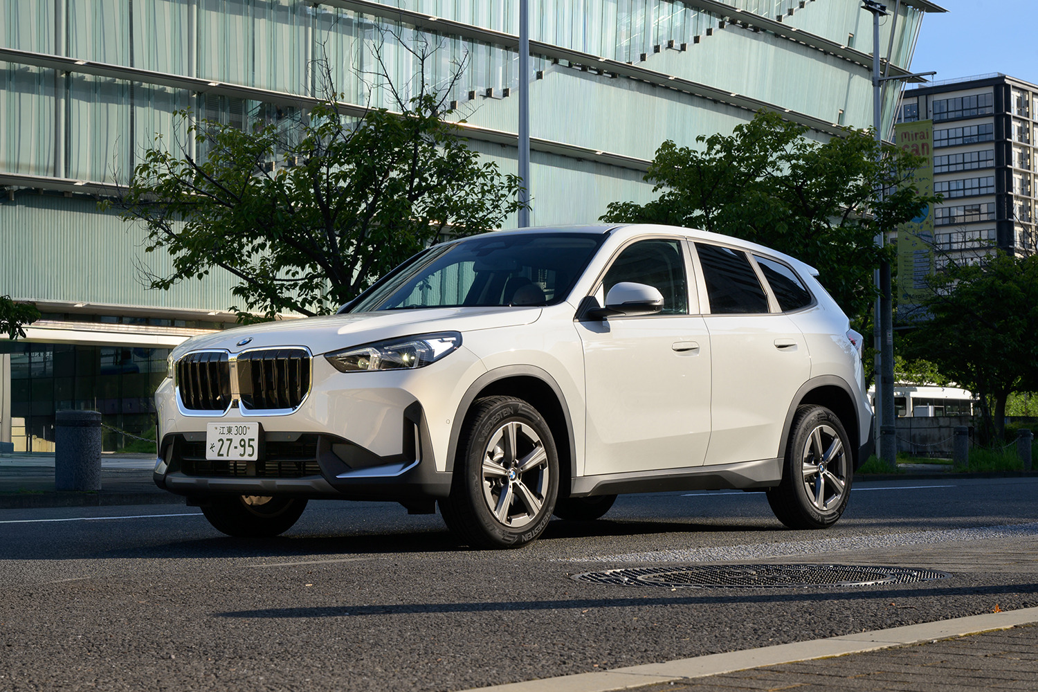 【BMW X1 新型試乗】走る楽しさ以外のBMWの原点とは何か? 525万円のエントリーグレードの実力