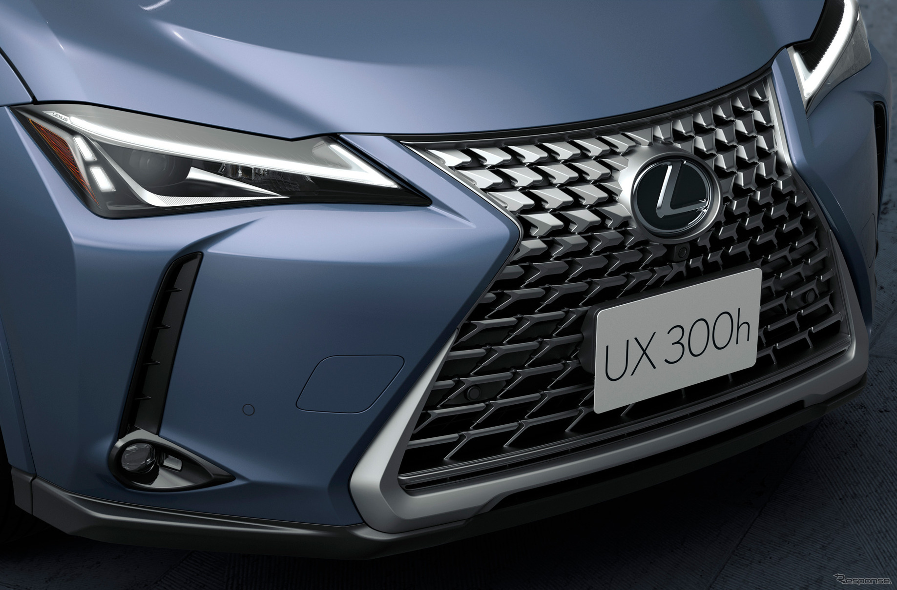 「駐車場に収まるレクサスが…」コンパクトSUV『UX』生産終了にSNSで惜しむ声、次期型への期待も